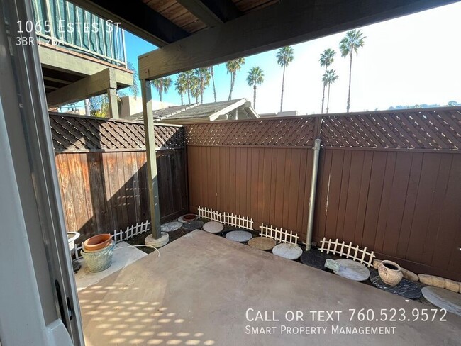 Building Photo - 1065 Estes St