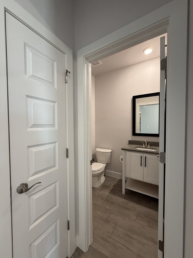 Building Photo - Modern retreat with room to grow. Everything you need in the heart of the Westside. Ready to move...