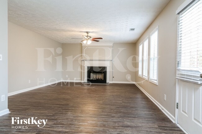 Building Photo - 1213 Lakeview Cove Dr