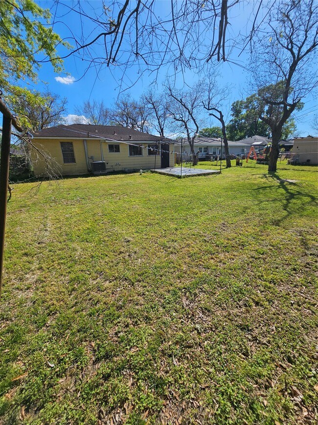 Building Photo - 13501 Joliet St