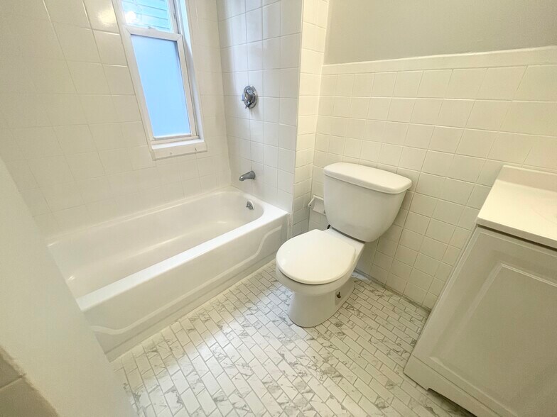 Building Photo - 22 Howell St