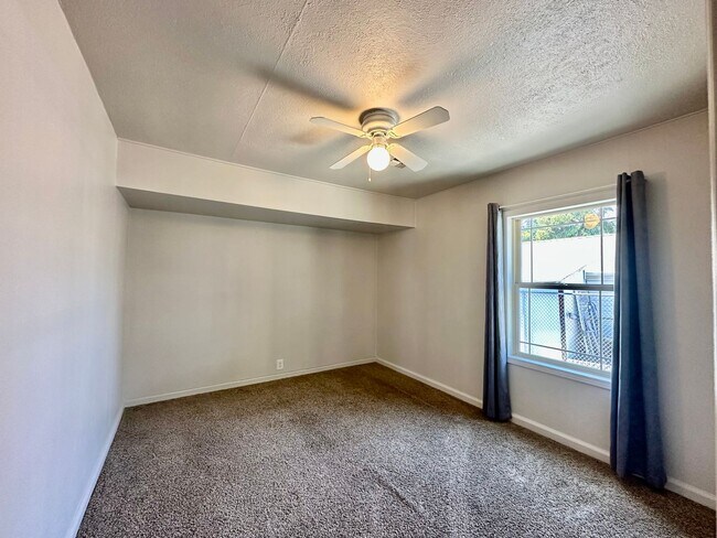 Building Photo - Large 3-Bedroom, 1-Bath Duplex with ALL UT...