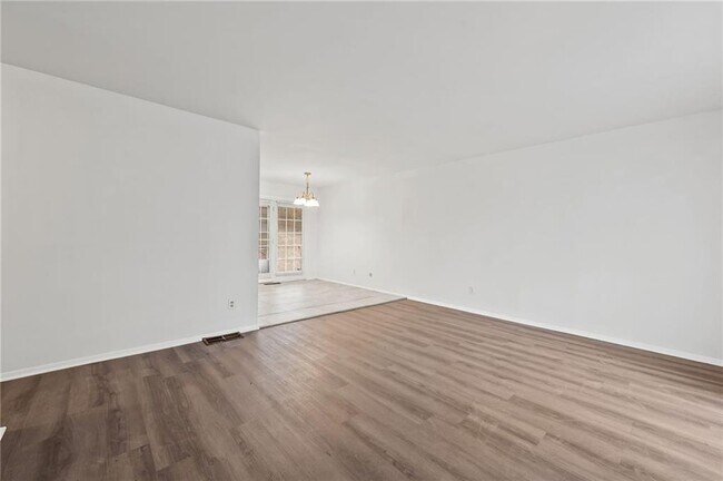 Building Photo - 4488 Richard Rd