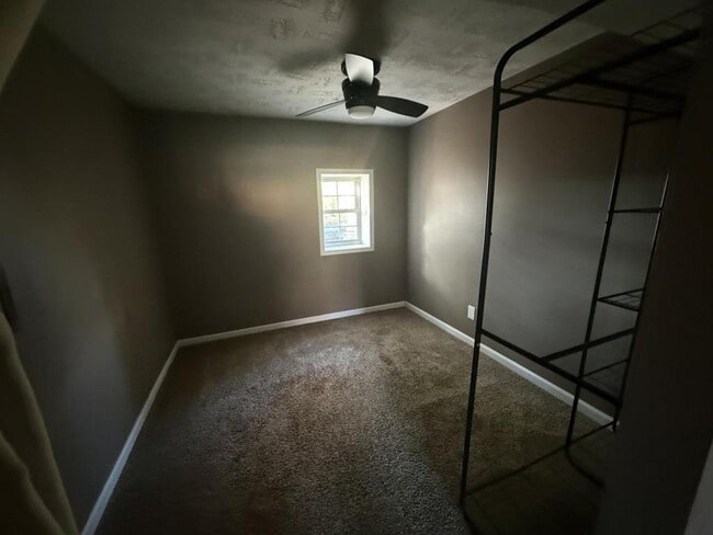 Building Photo - 1402 N Miles St