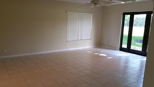 Building Photo - 830 Greensward Ct