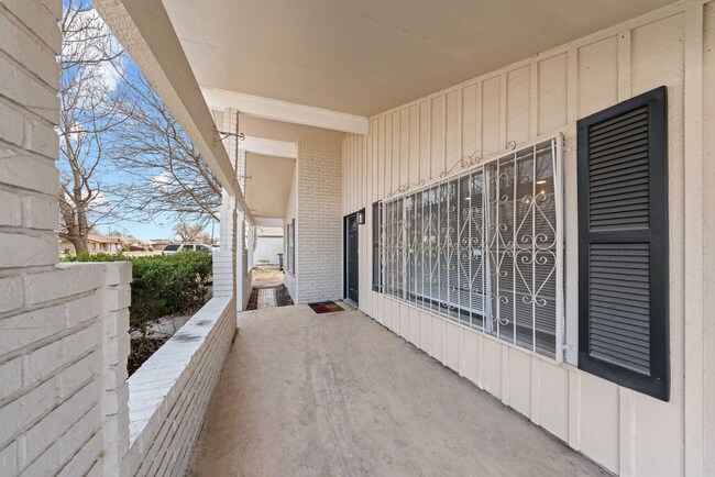 Building Photo - 4402 Seabreeze Dr