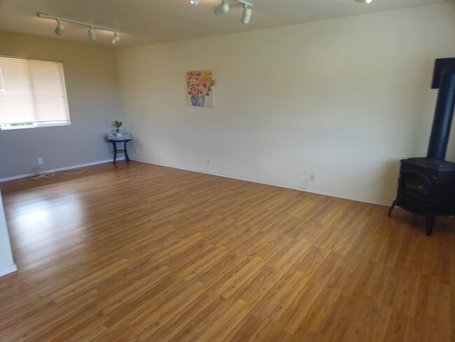 Building Photo - 40 Huina Pl