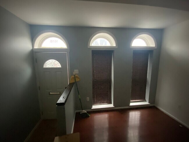 Building Photo - 1618 Barclay St