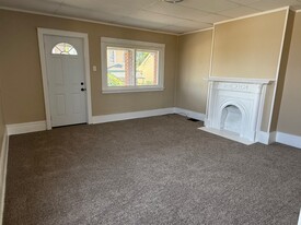 Building Photo - 118 3rd St