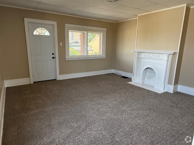 Building Photo - 118 3rd St