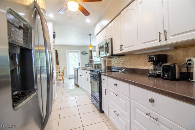Building Photo - 77 Cardinal Dr