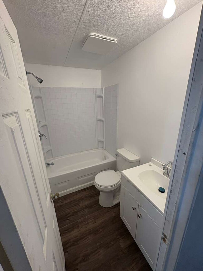 Building Photo - 736 Green Acres Ln