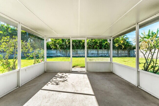 Building Photo - 406 N Neptune Dr