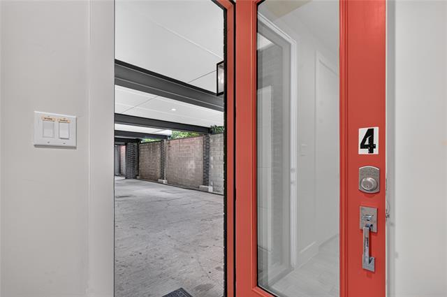 Building Photo - 410 Melba St