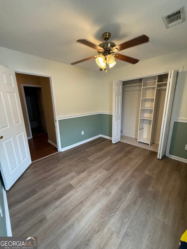 Building Photo - 109 Green Meadow Dr