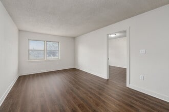 Building Photo - 215 S Blankenship Rd