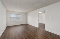 Building Photo - 215 S Blankenship Rd