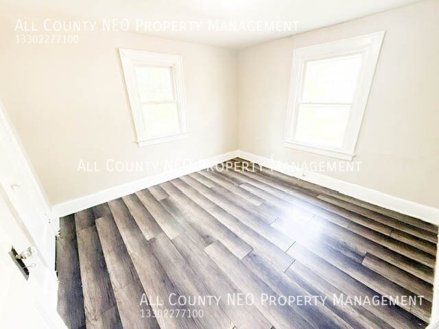Building Photo - 380 Noble Ave