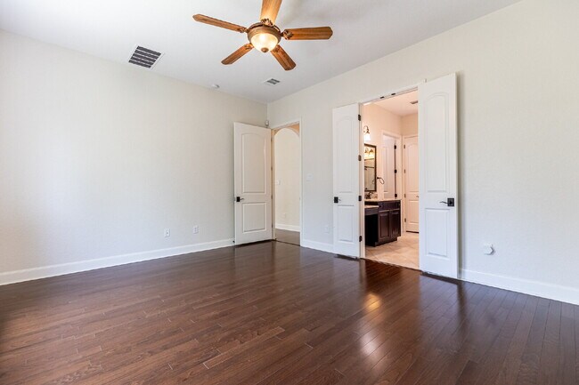 Building Photo - 5041 Country Nest