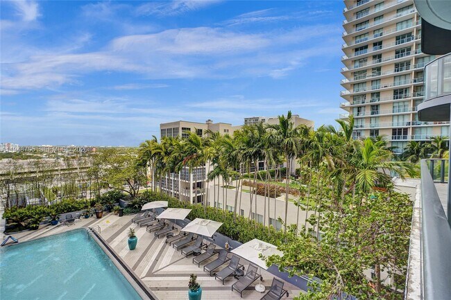 Building Photo - 121 NE 34th St