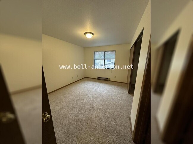 Building Photo - MOVE IN READY- Remodeled 2-bedroom Townhome!
