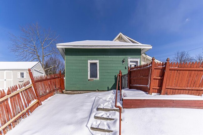 Building Photo - 645 Pawling Ave