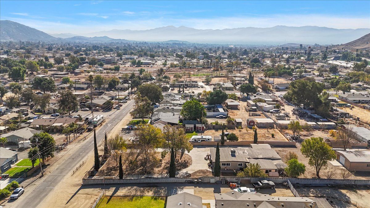 Building Photo - 4270 Woodward