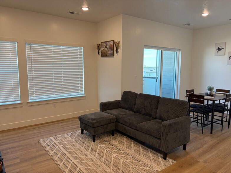Building Photo - 3085 S 225 W