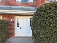 Building Photo - 50 Greenhouse Rd