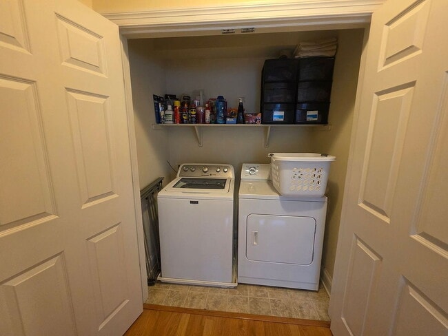 Building Photo - "Charming 2-Bed, 2-Bath Spacious Retreat in Norfolk - 1,500 Sq Ft of Modern Comfort!"