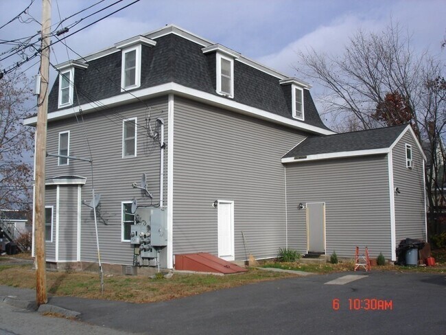Building Photo - 14 Forest St