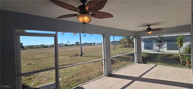 Building Photo - 1214 NE 18th Pl