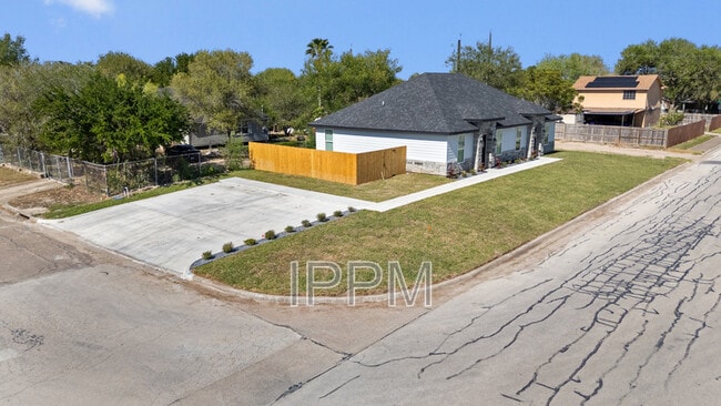 Building Photo - 318 W New Hampshire St