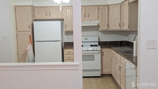 Building Photo - 2103 Timber Oaks Rd