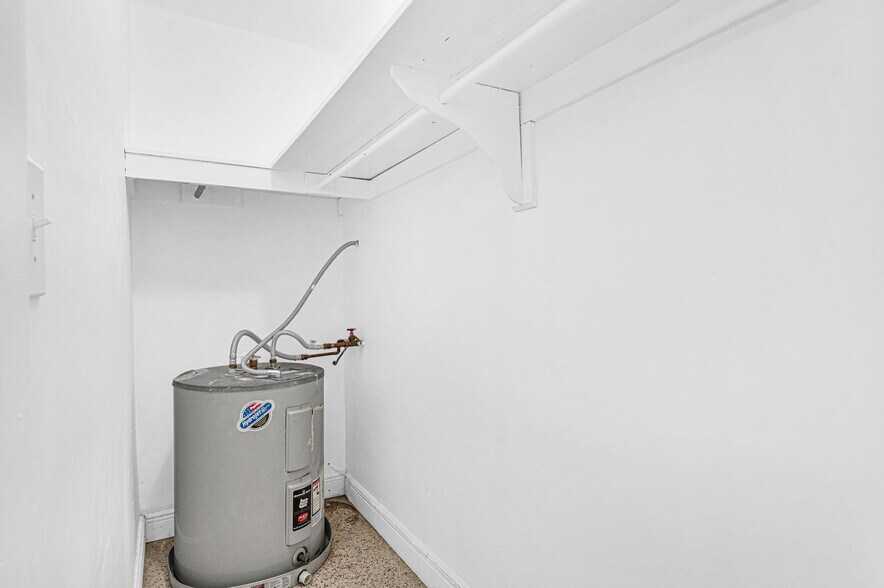 Building Photo - 150 NW 78th St