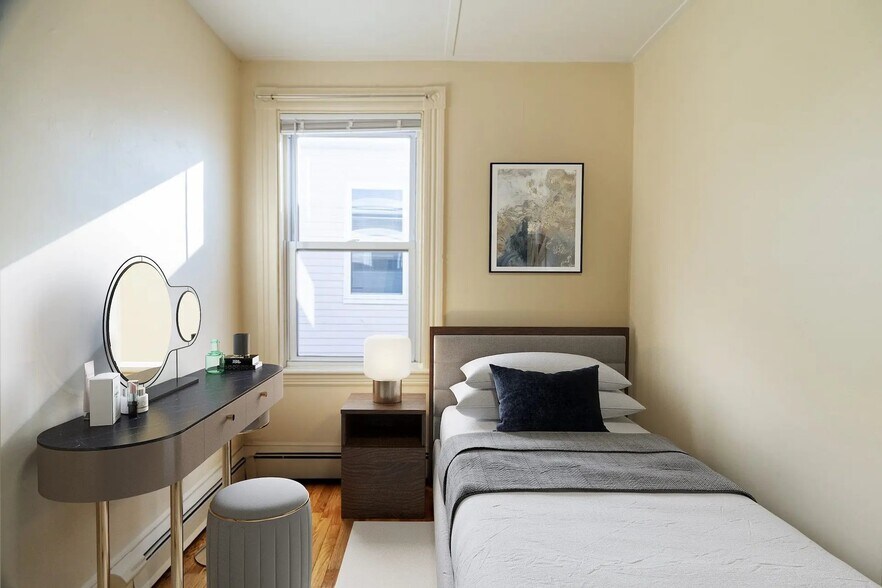 Building Photo - 2 Sherman St