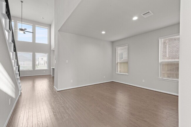 Building Photo - 29650 Kynndal Shore Dr