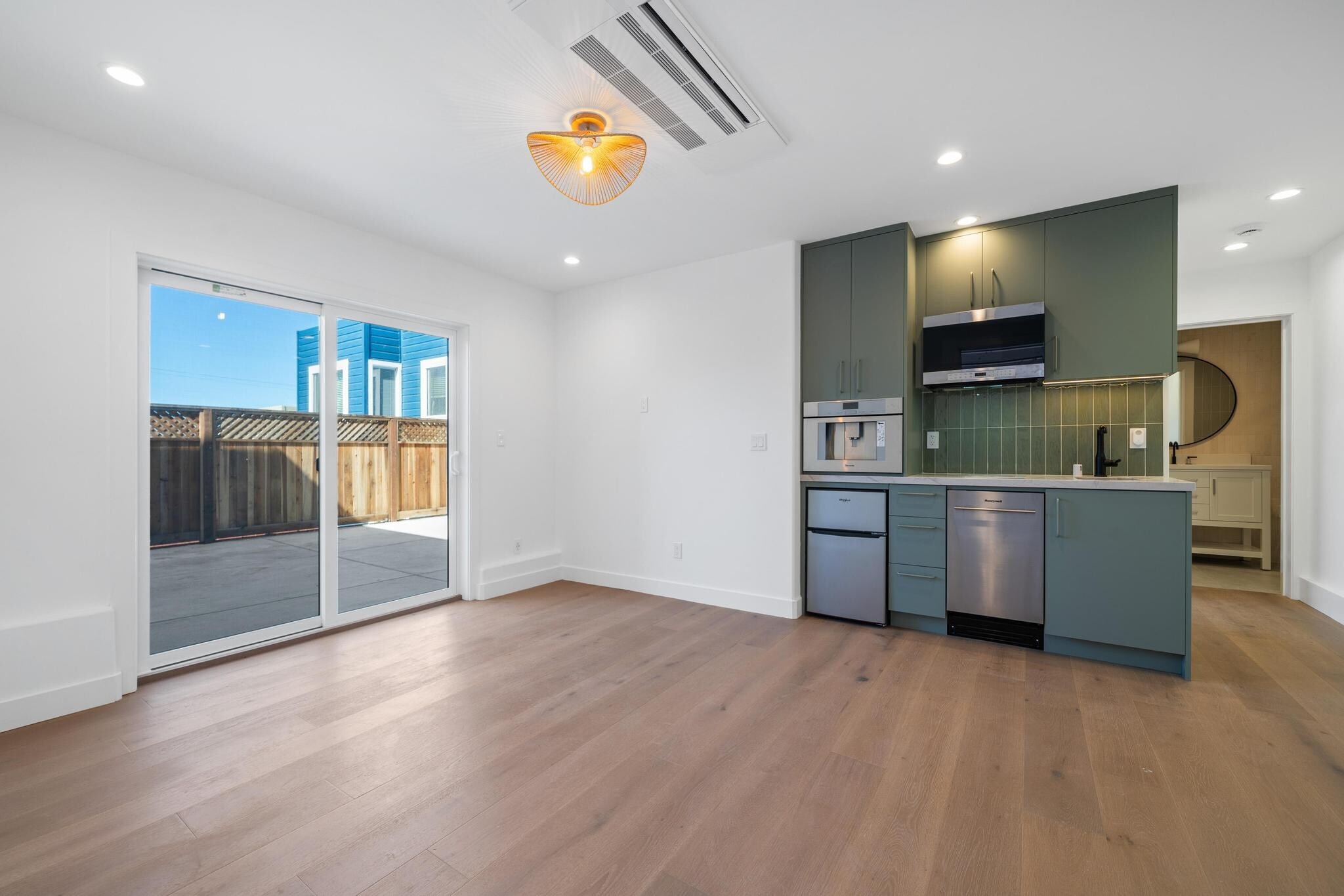 Building Photo - 1815 35th Ave