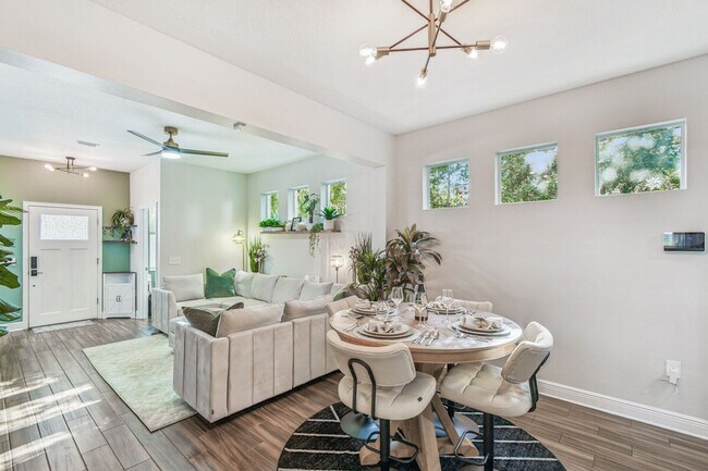 Building Photo - 109 W Hollywood St