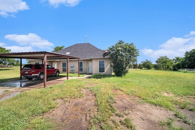 Building Photo - Beautifully Crafted 3 bed 2 bath duplex lo...