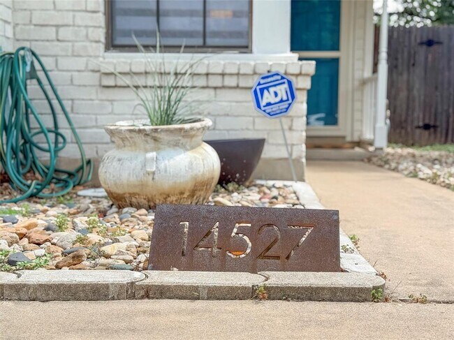 Building Photo - 14527 Donald Dr
