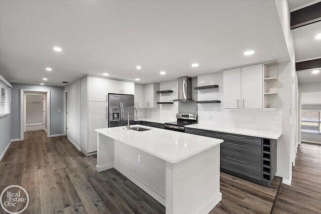 Building Photo - 1765 E Predmore Rd