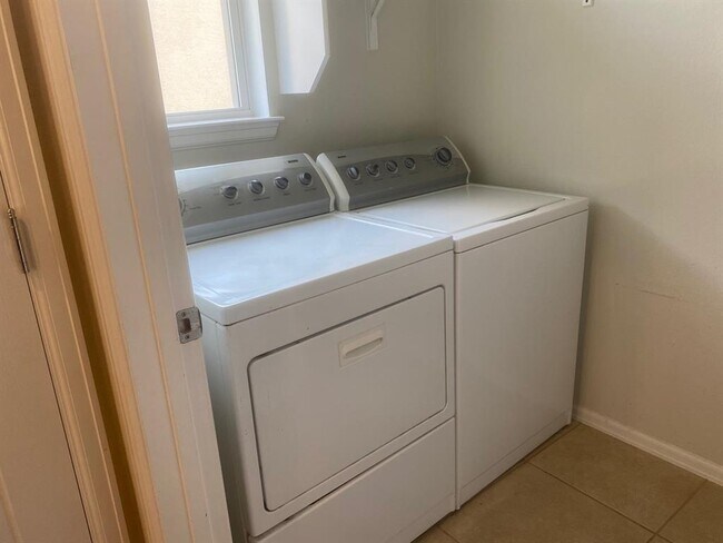 Building Photo - 721 Independence Creek Ln