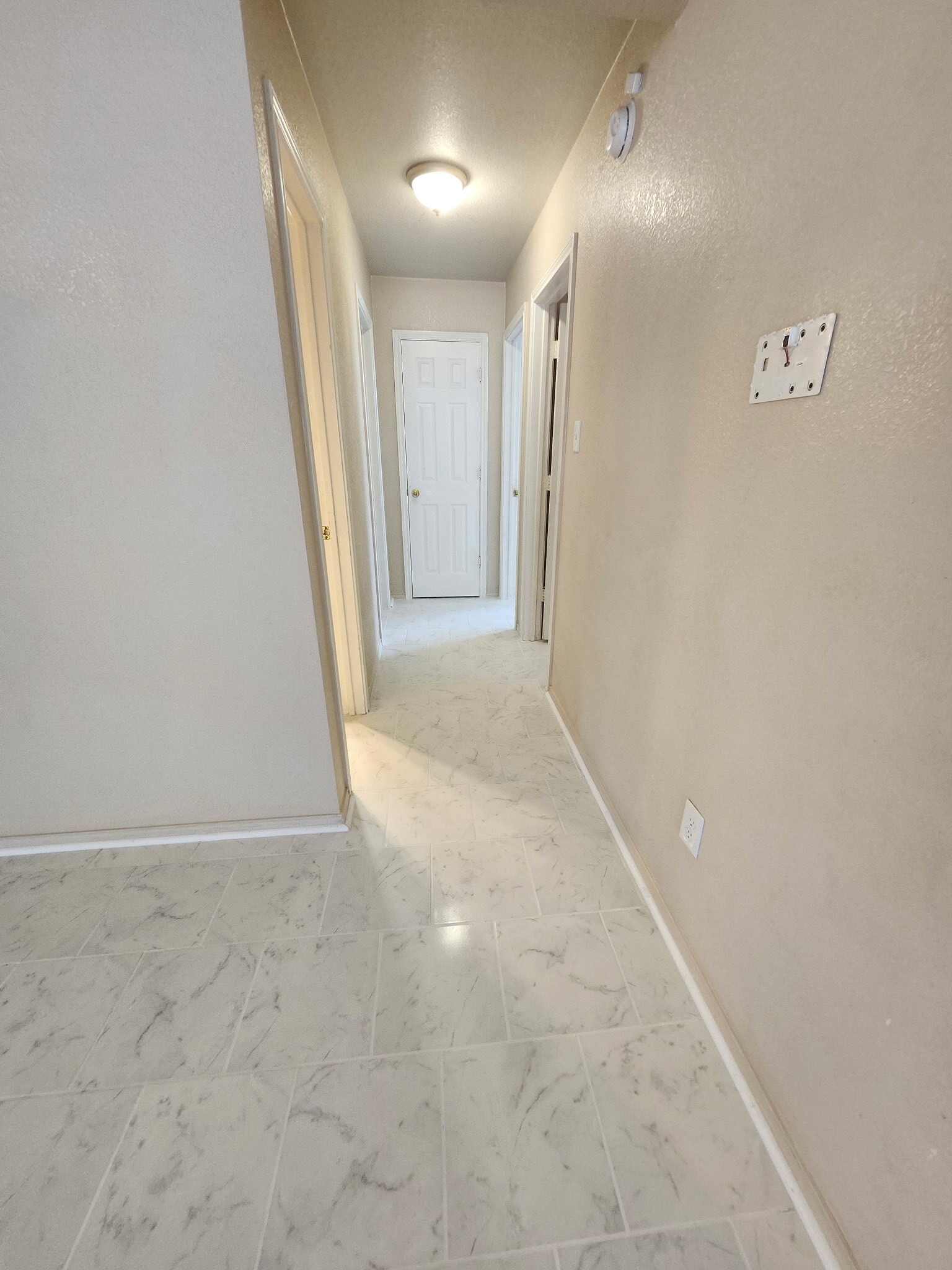 Building Photo - 2807 Diaz Dr