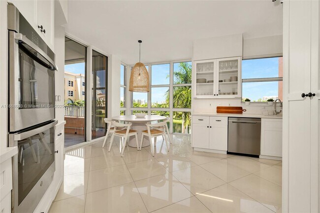 Building Photo - 733 Crandon Blvd