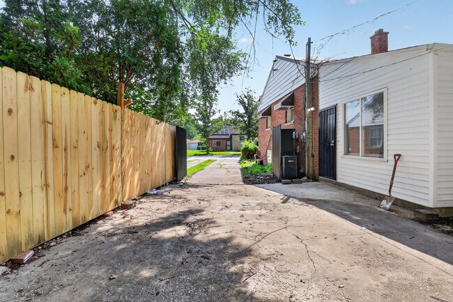 Building Photo - 9722 S Merrion Ave