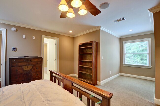 Building Photo - Executive Golf Course Rental in Moores Mil...