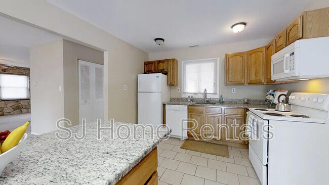 Building Photo - 47 Holstone Ln