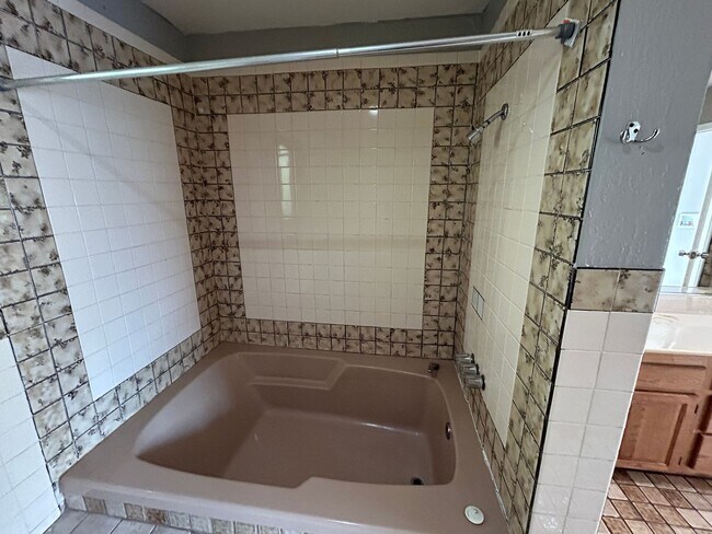 Building Photo - 18728 Three Homes Rd