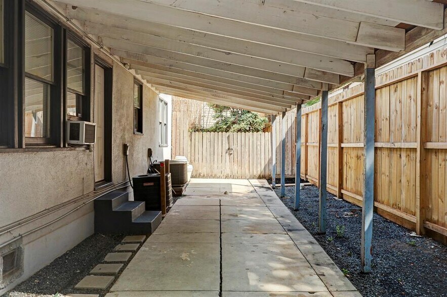 Building Photo - 516 Colquitt St